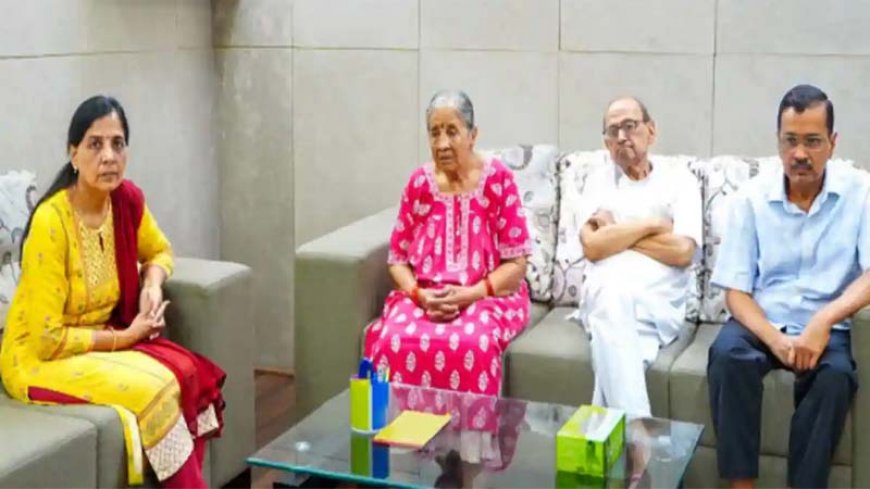 Lok Sabha Election: अरविंद केजरीवाल के बुजुर्ग माता-पिता को मोदी द्वारा परेशान किया जा रहा है: AAP
