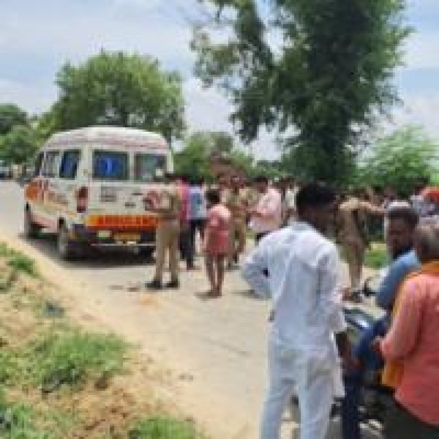 Ballia Road Accident: बस और बाइक की सीधी टक्कर में एक ही टोले के तीन युवकों की मौत हो गई जबकि दो घायल हो गए