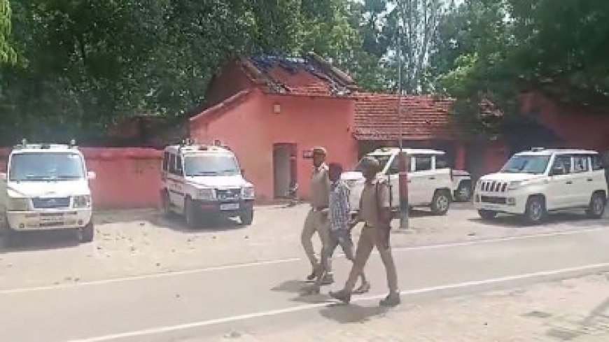 बलिया में एडीजी और डीआईजी की छापेमारी में तीन पुलिसकर्मियों समेत 20 लोग हिरासत में लिए गए, कई काले अपराधों का पर्दाफाश